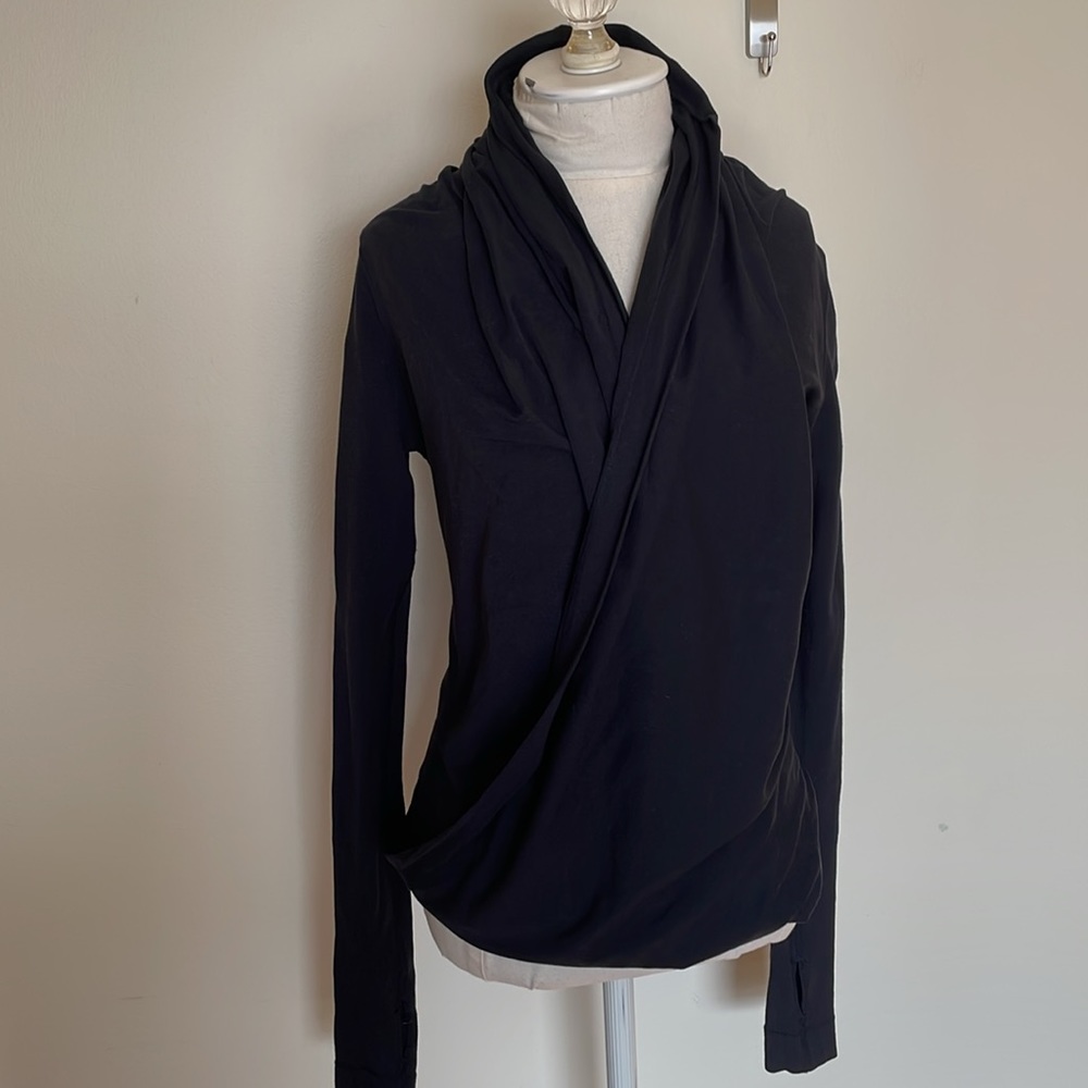 Lululemon Iconic Wrap in Black
